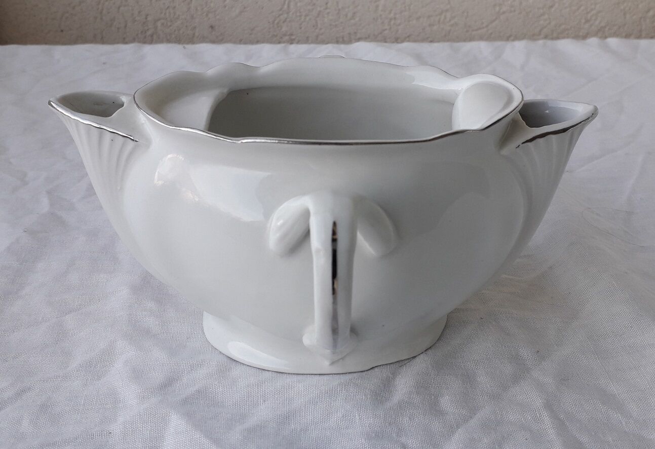 Porcelain sauce boat