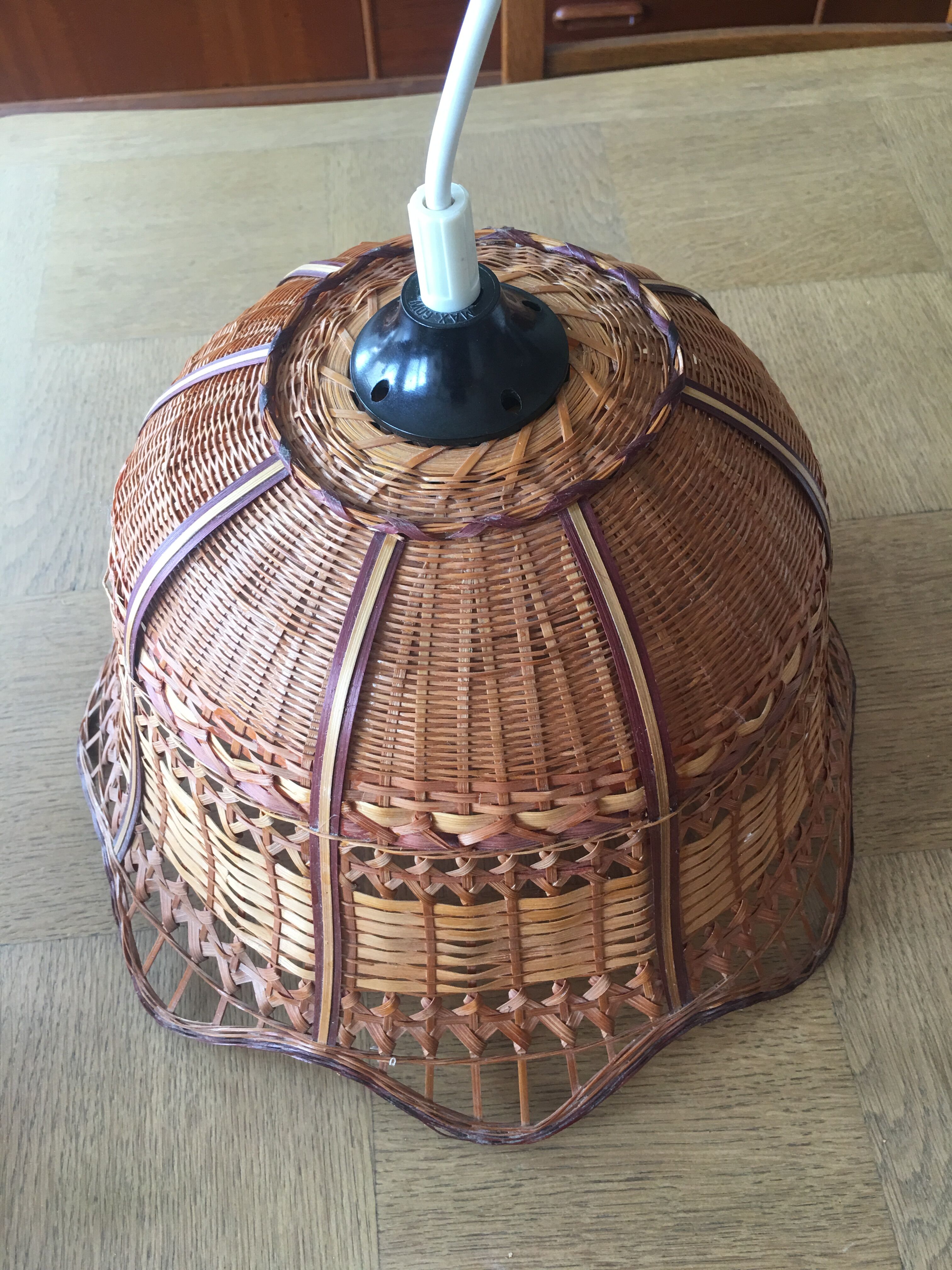 Vintage wicker suspension