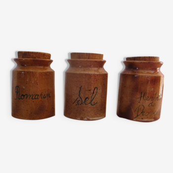 3 Spice pots with crouted cork.