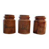 3 pots à épices avec bouchon en liège crouté.