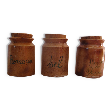3 Spice pots with crouted cork.