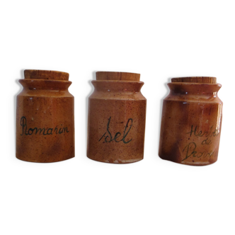 3 Spice pots with crouted cork.