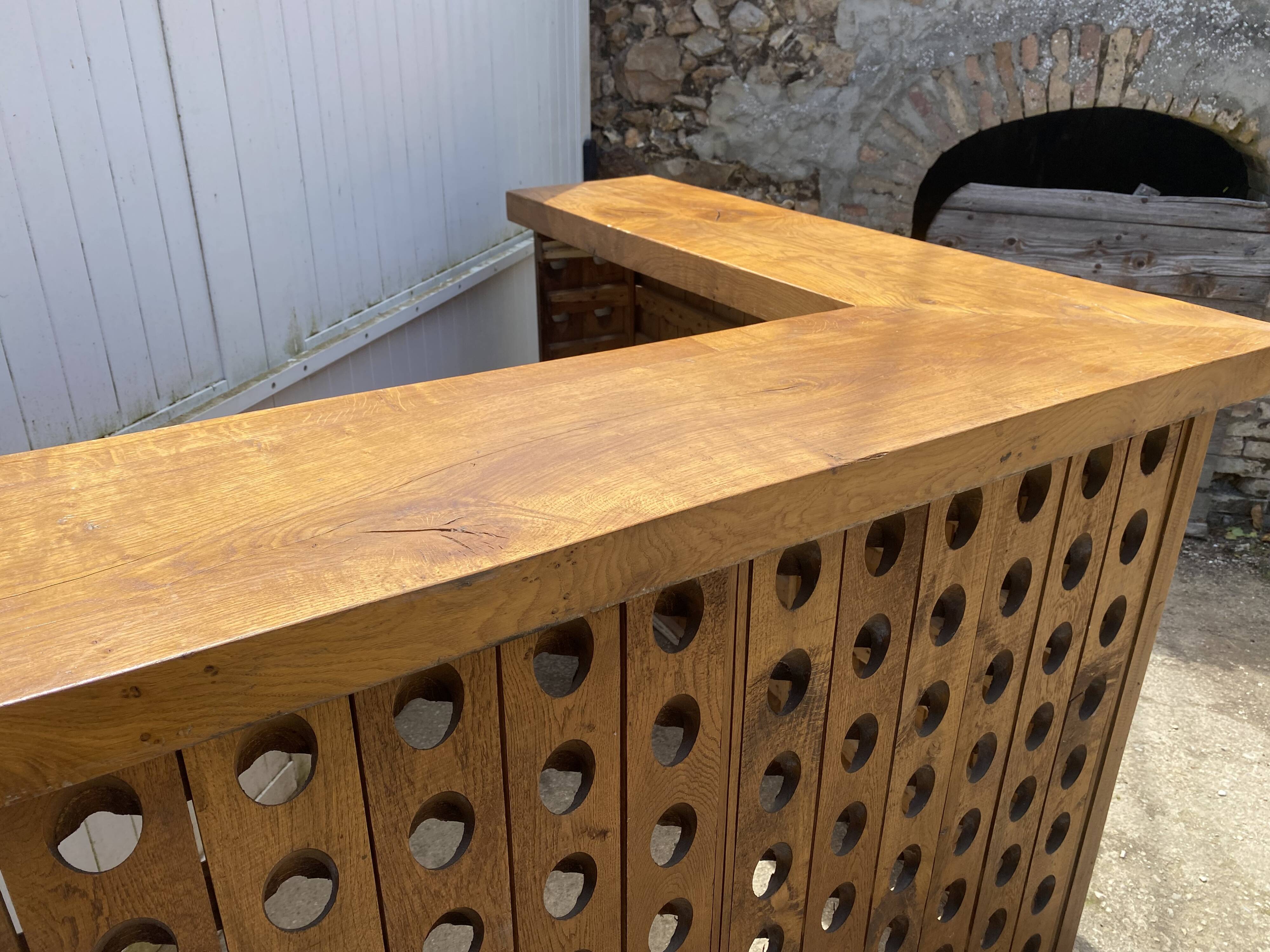 L-shaped walnut solid wood bar, professional furniture, bistro counter, reception.