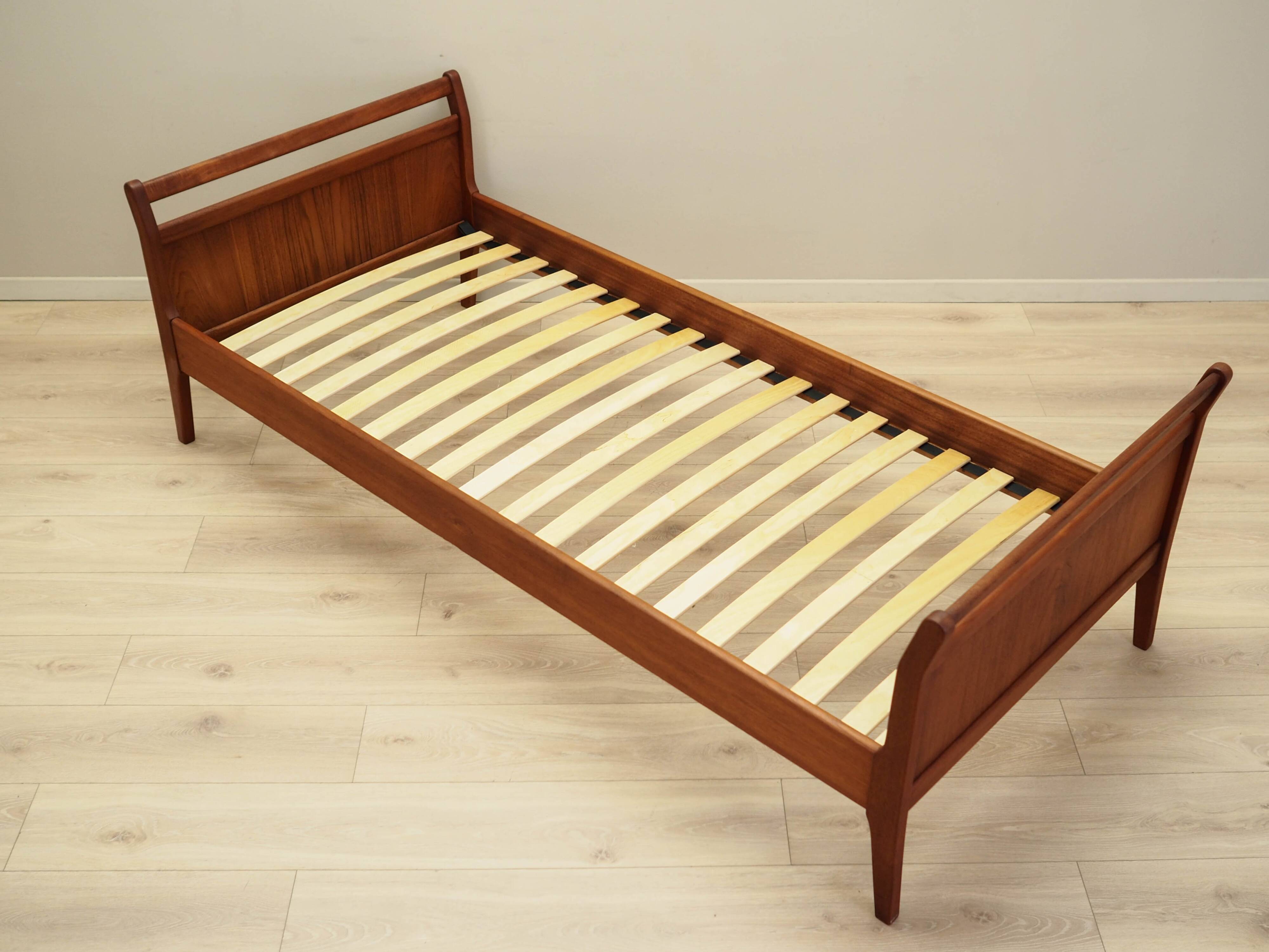 Lit en teck, design danois, années 1970, fabrication : Danemark