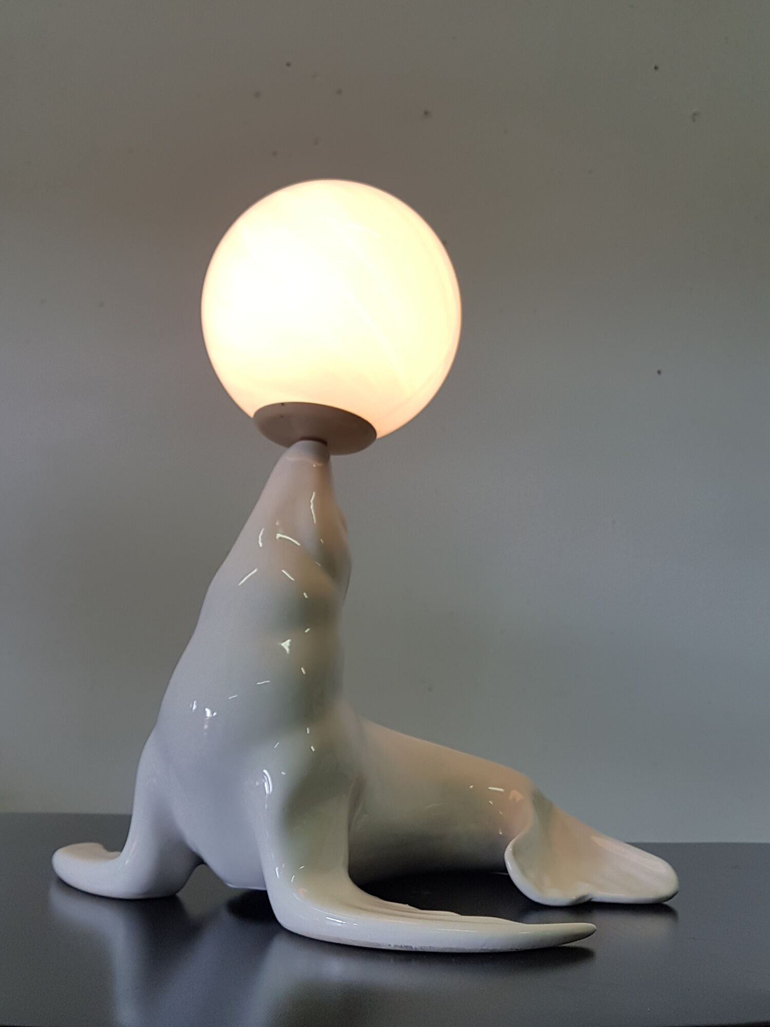 Ceramic sea lion table lamp, Italy 1970s