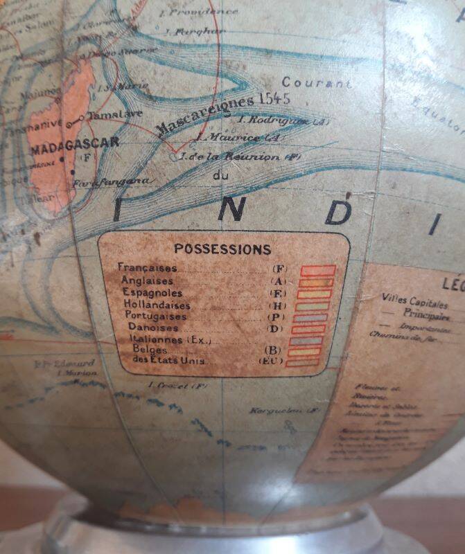 Globe terrestre lumineux J.Forest milieu XX°