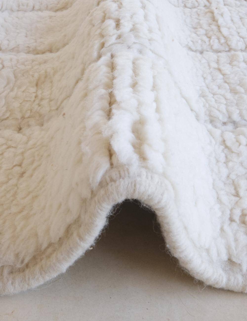 White square rug - 195 x 195 cm