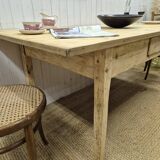 Farm table