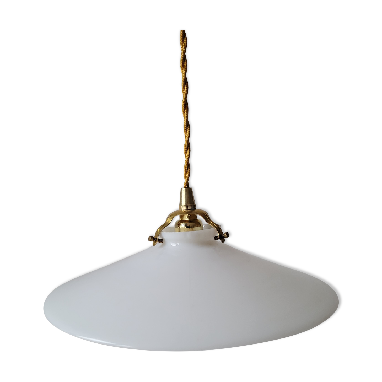 White opaline suspension