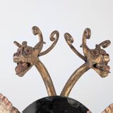 Miroir en fer doré de style néogothique espagnol avec dragon à deux têtes