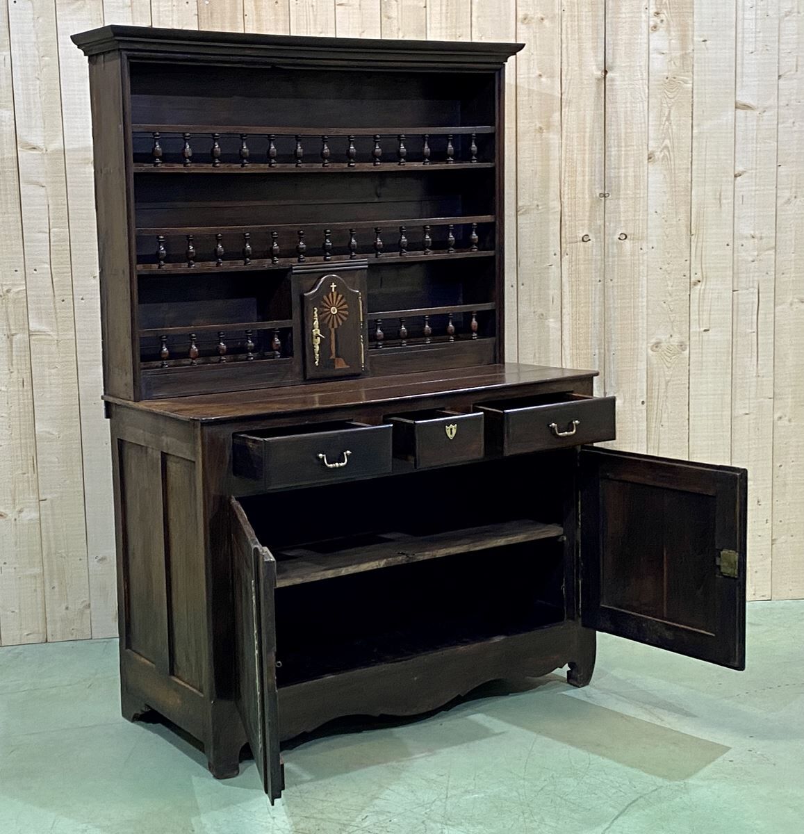 Religious Breton croachlier in chestnut - 19th