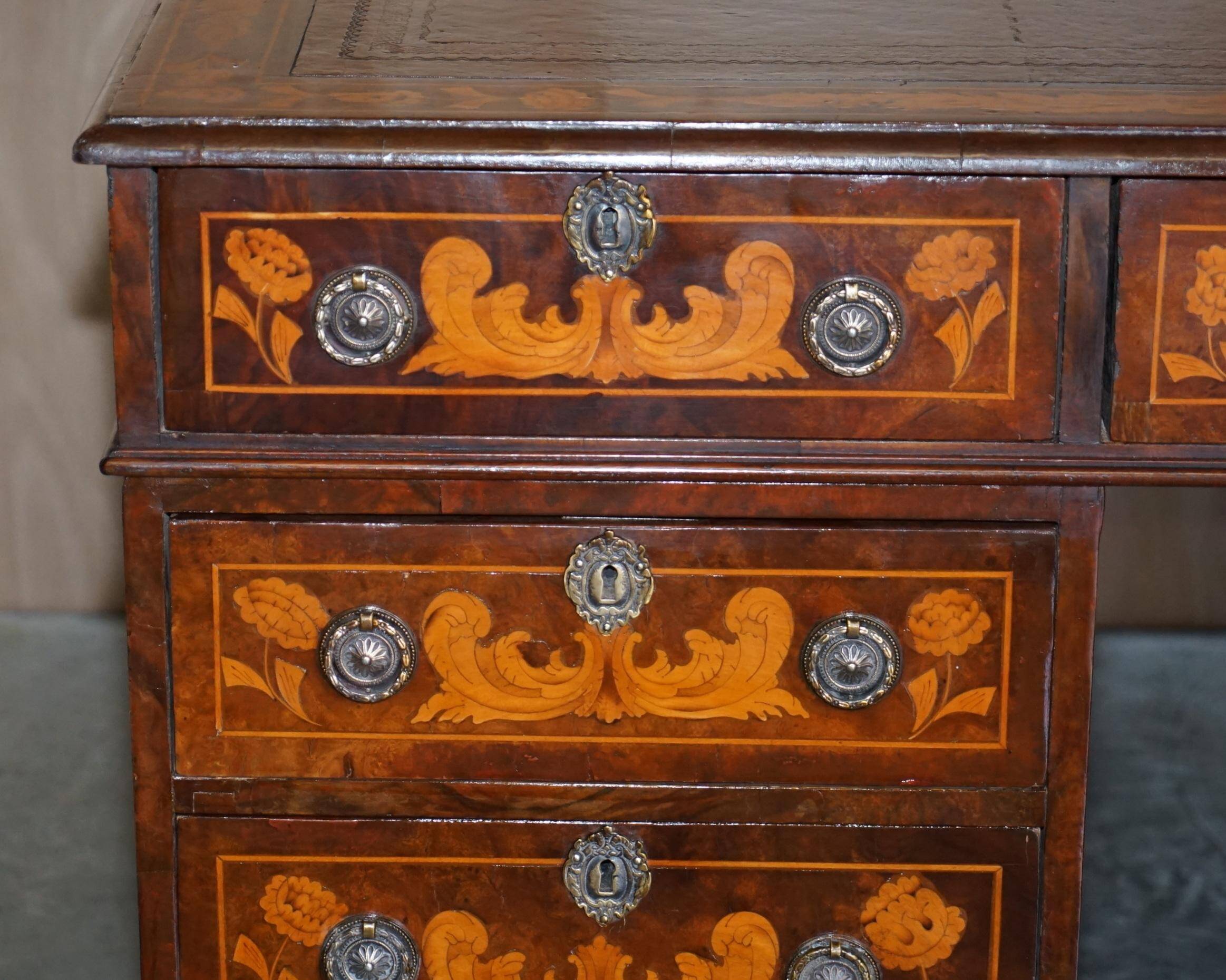 Bureau à caissons jumelés double face avec marqueterie hollandaise antique