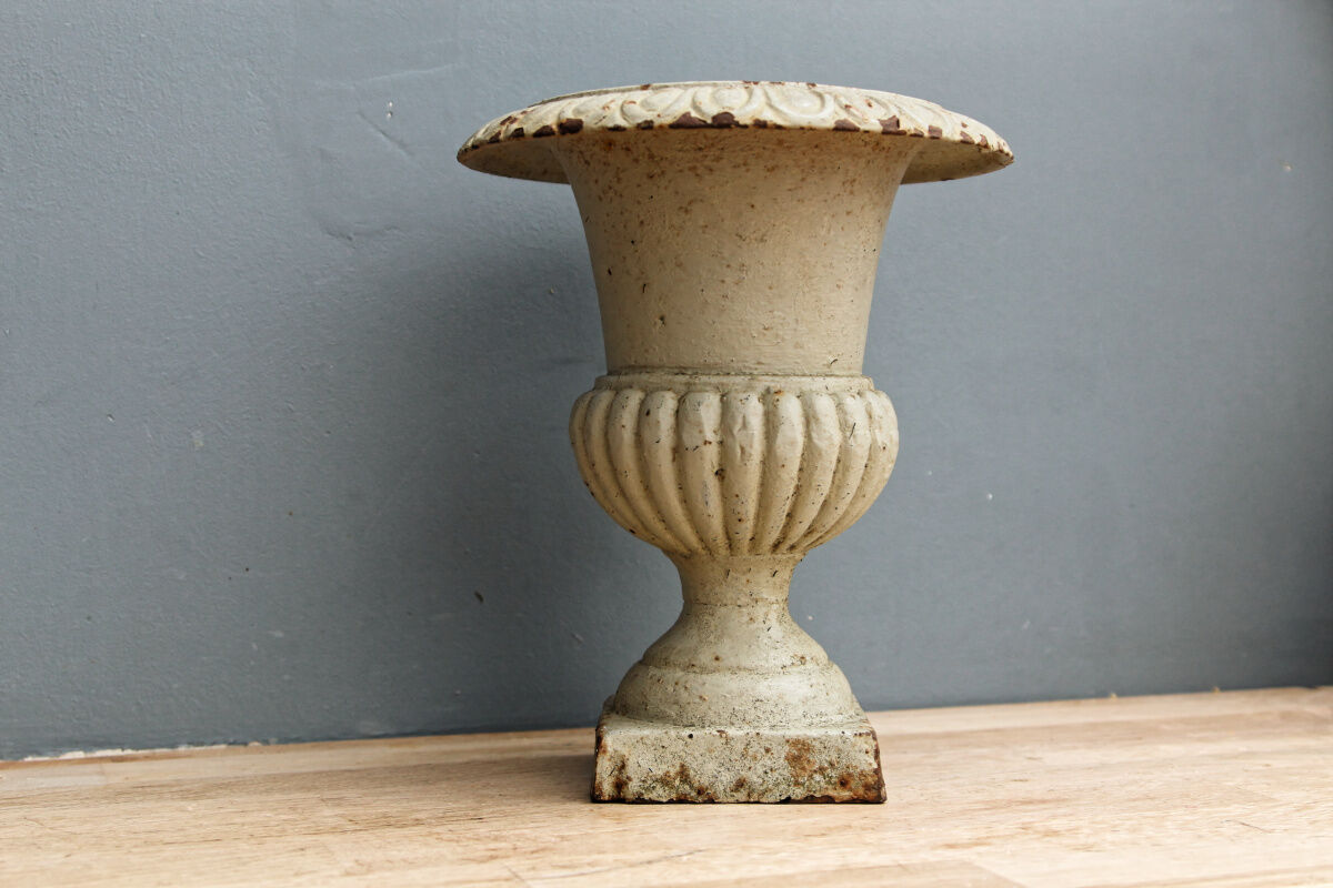 Medici vase in cast iron, celadon green
