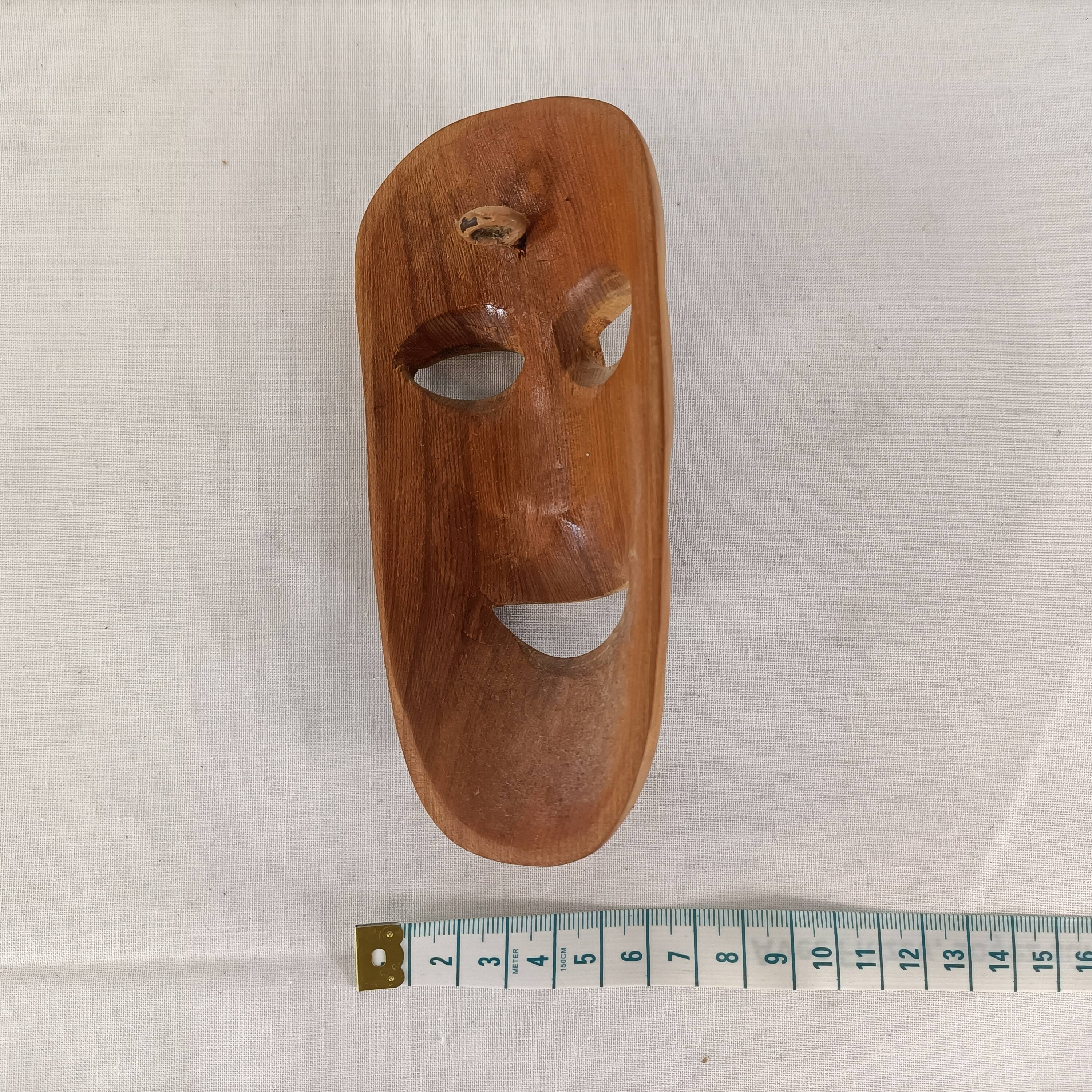 Masque tribal décoratif en bois Z016
