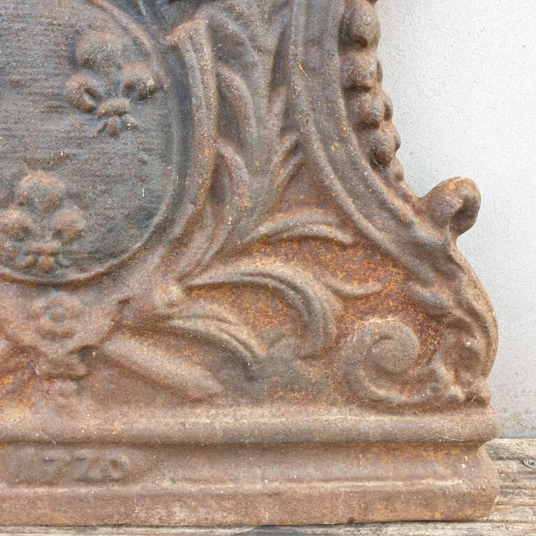 Fireplace contrecoeur 1720 with 3 crowned fleurs-de-lys