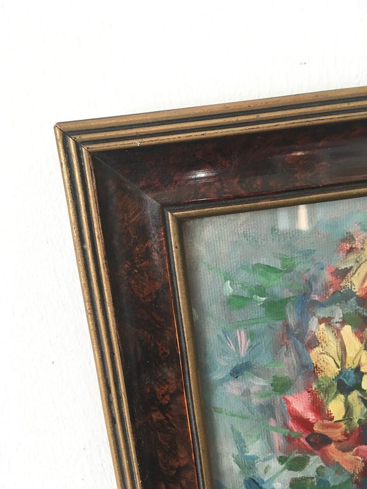 Painting on canvas bouquet of flowers in a vase.