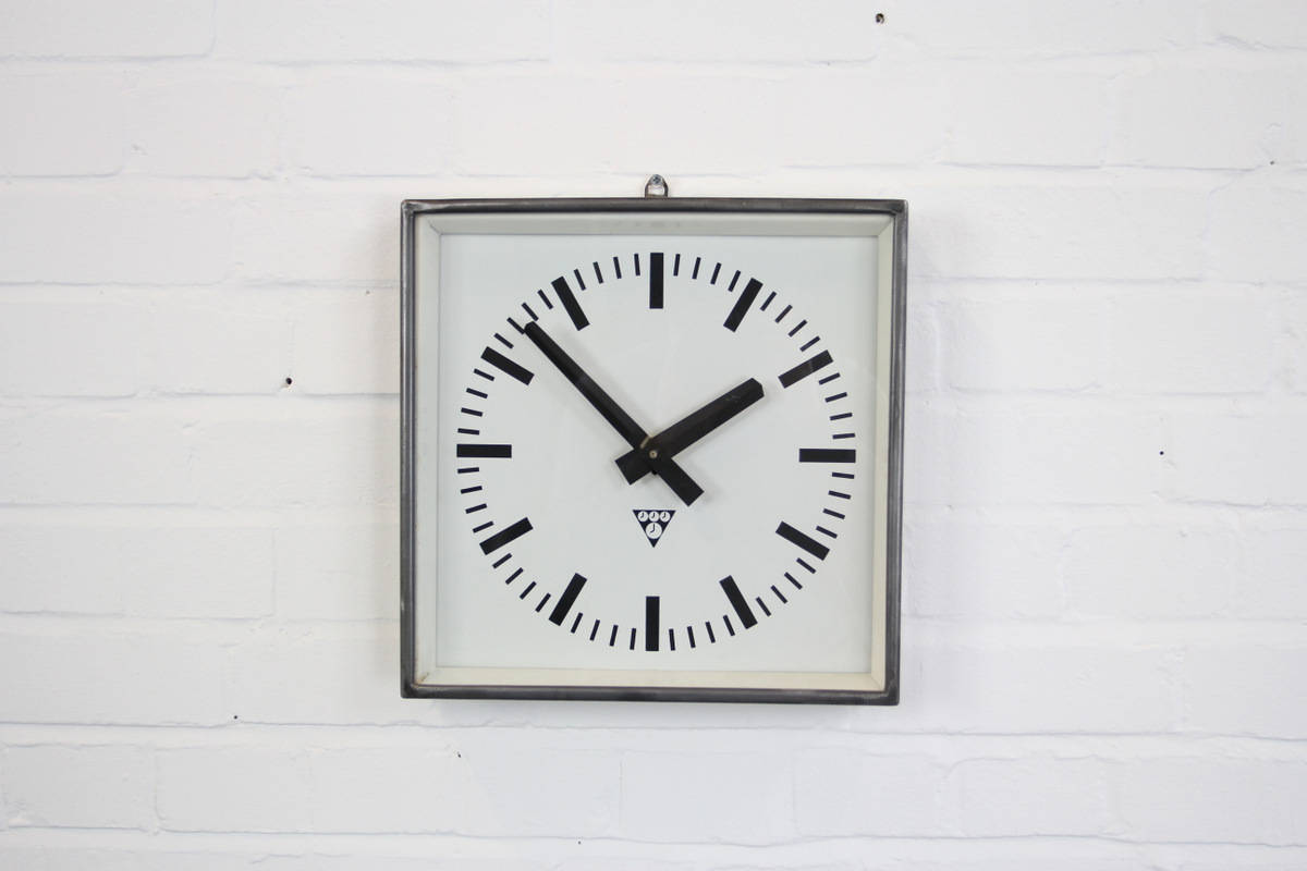 Clock Pragotron circa 1960