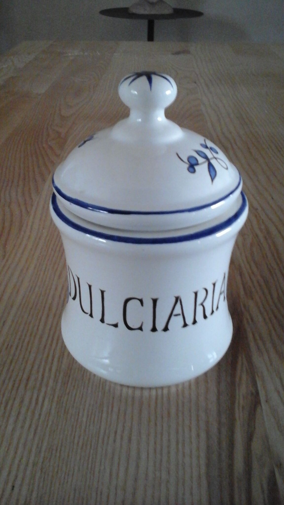 Pot à  pharmacie