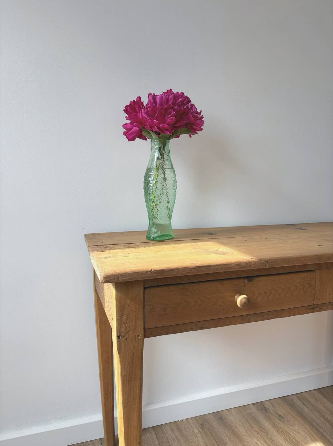 Farmhouse table with 2 large drawers