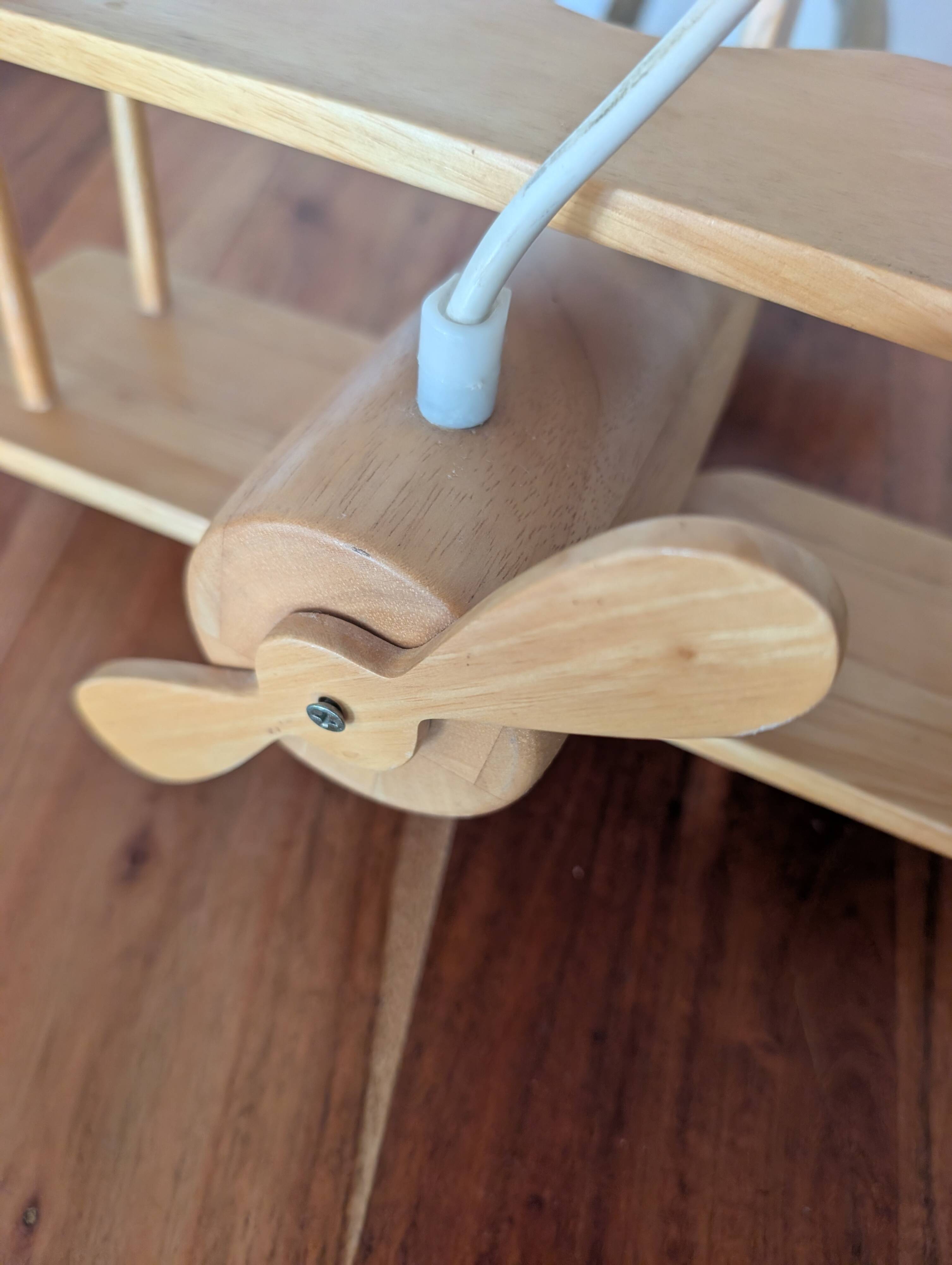 Wooden aircraft suspension