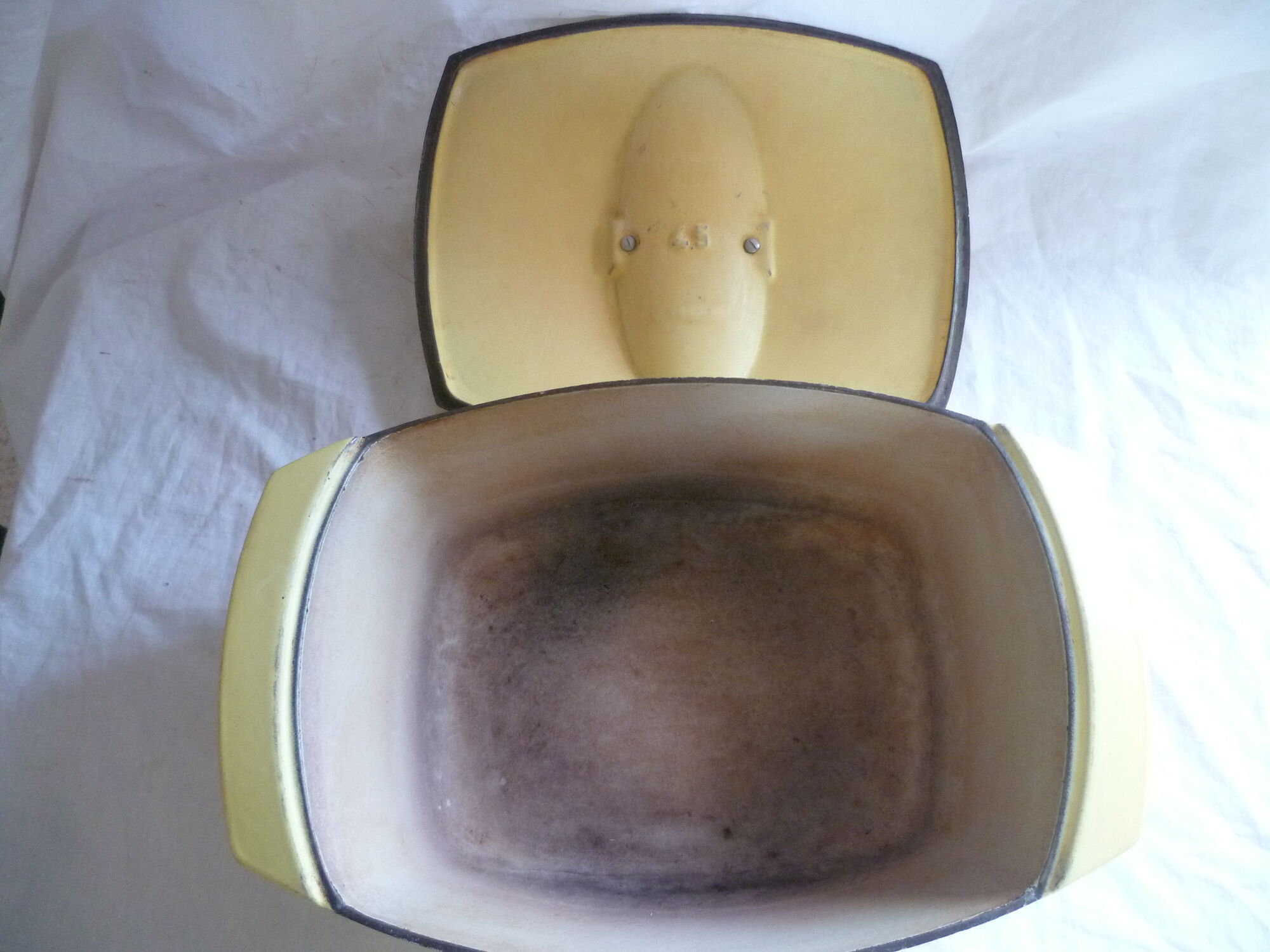 Dish casserole in yellow cast iron years 50/60 raymond loewy number 45
