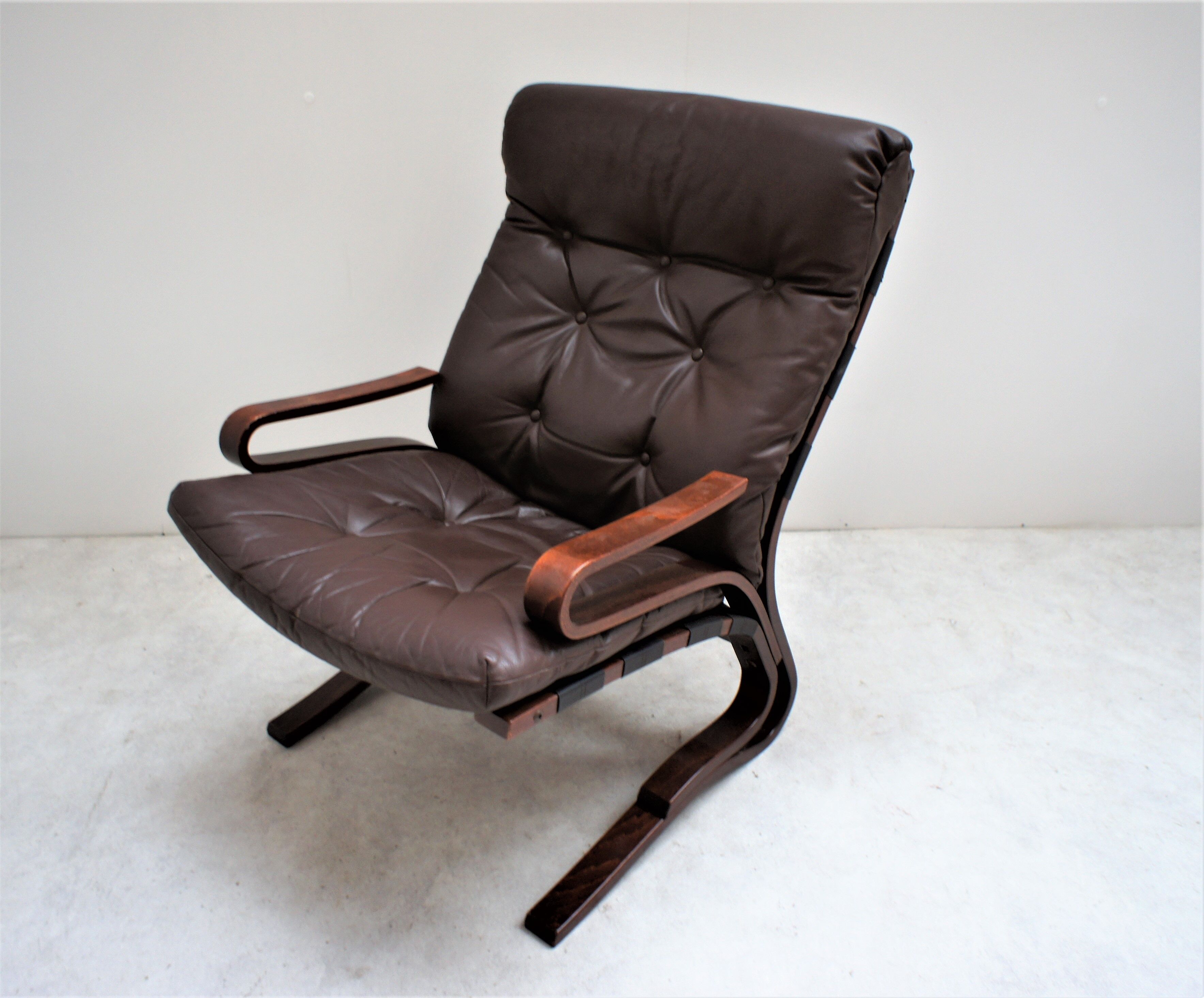 Dark brown leather Pirate chair