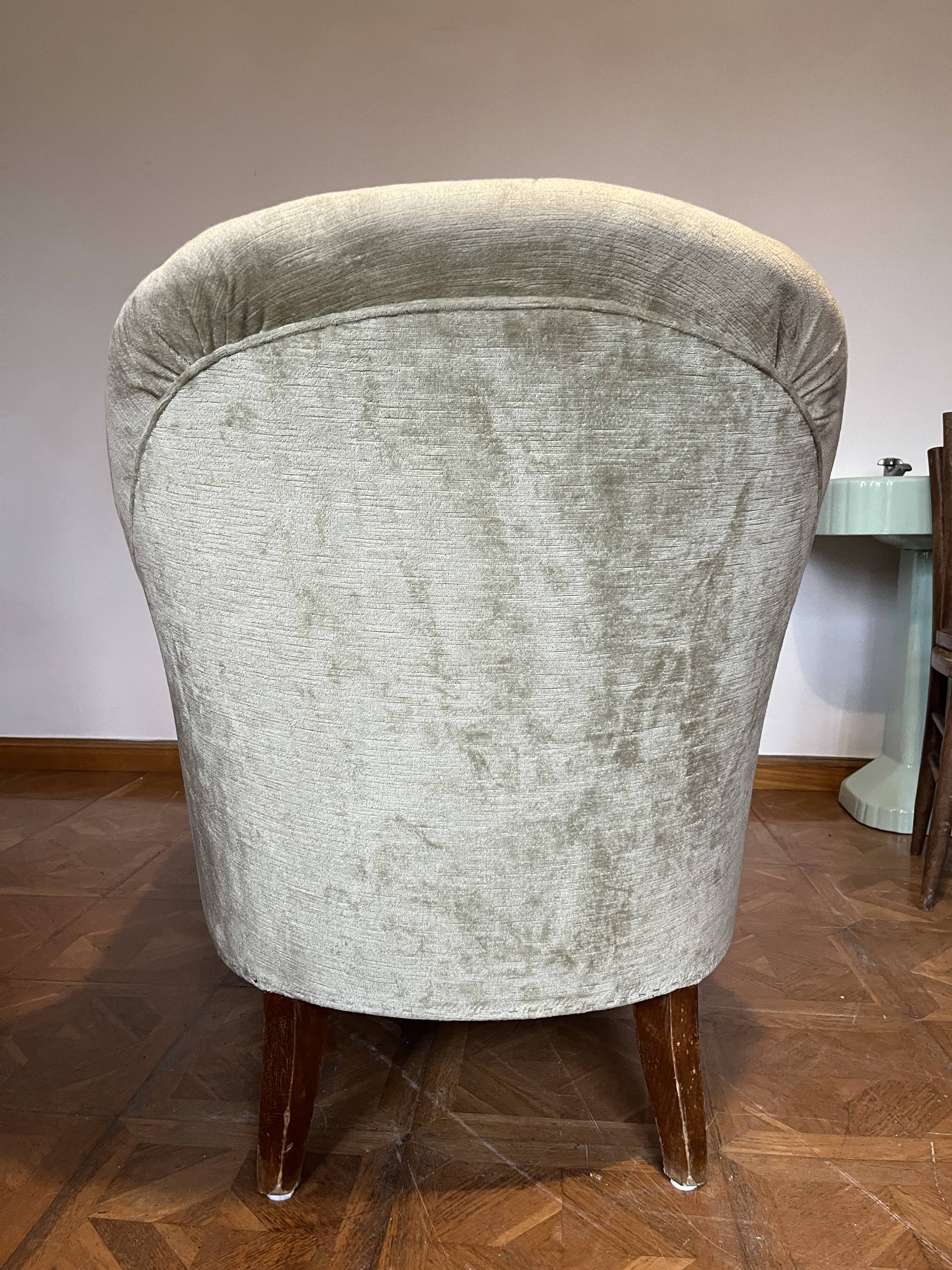 Old water-green meridian