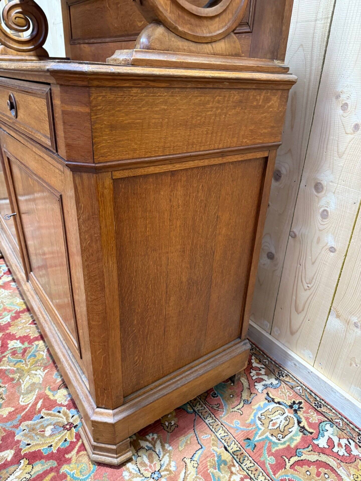 Buffet Louis Philippe "Saint-Hubert" en chêne