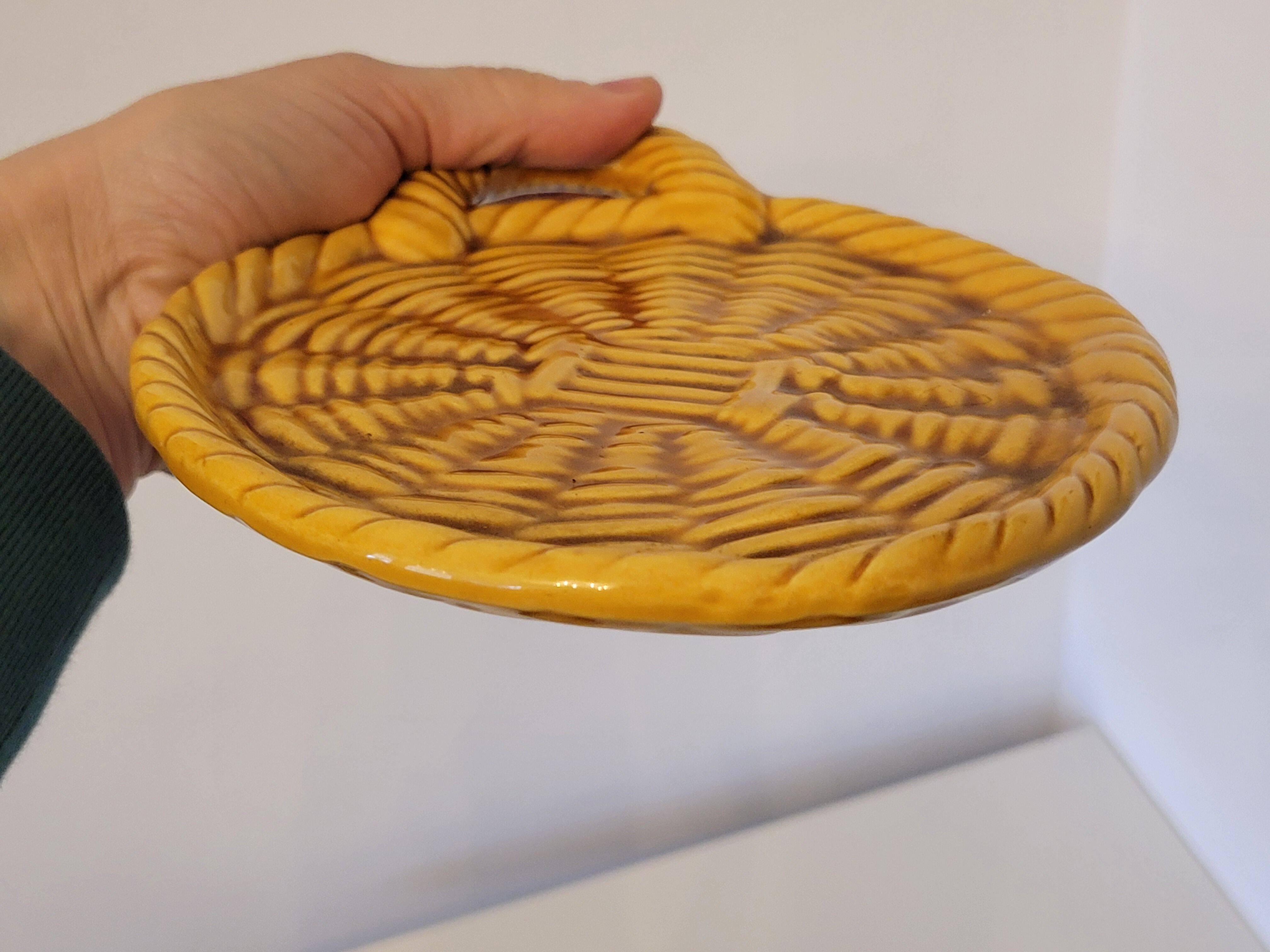 Servant cup or braided ceramic decoration bottle underwear