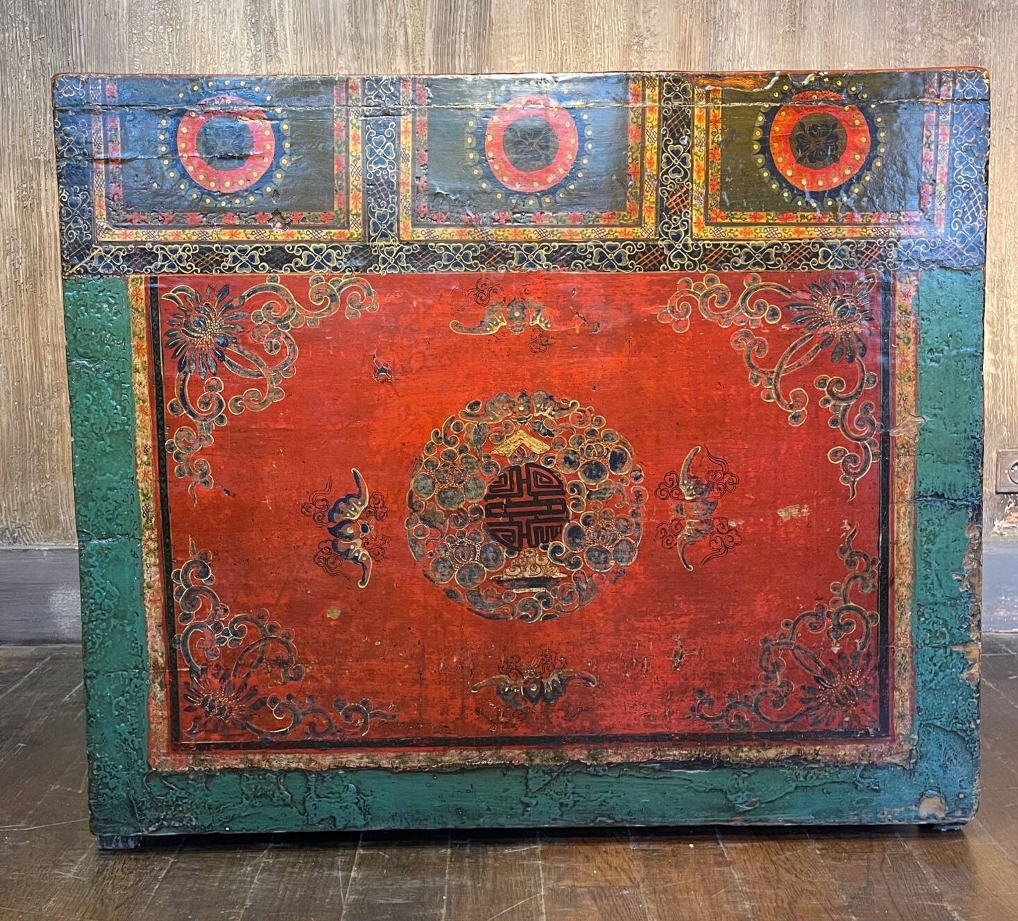 Antique Chinese sideboard with 4 doors + 2 drawers