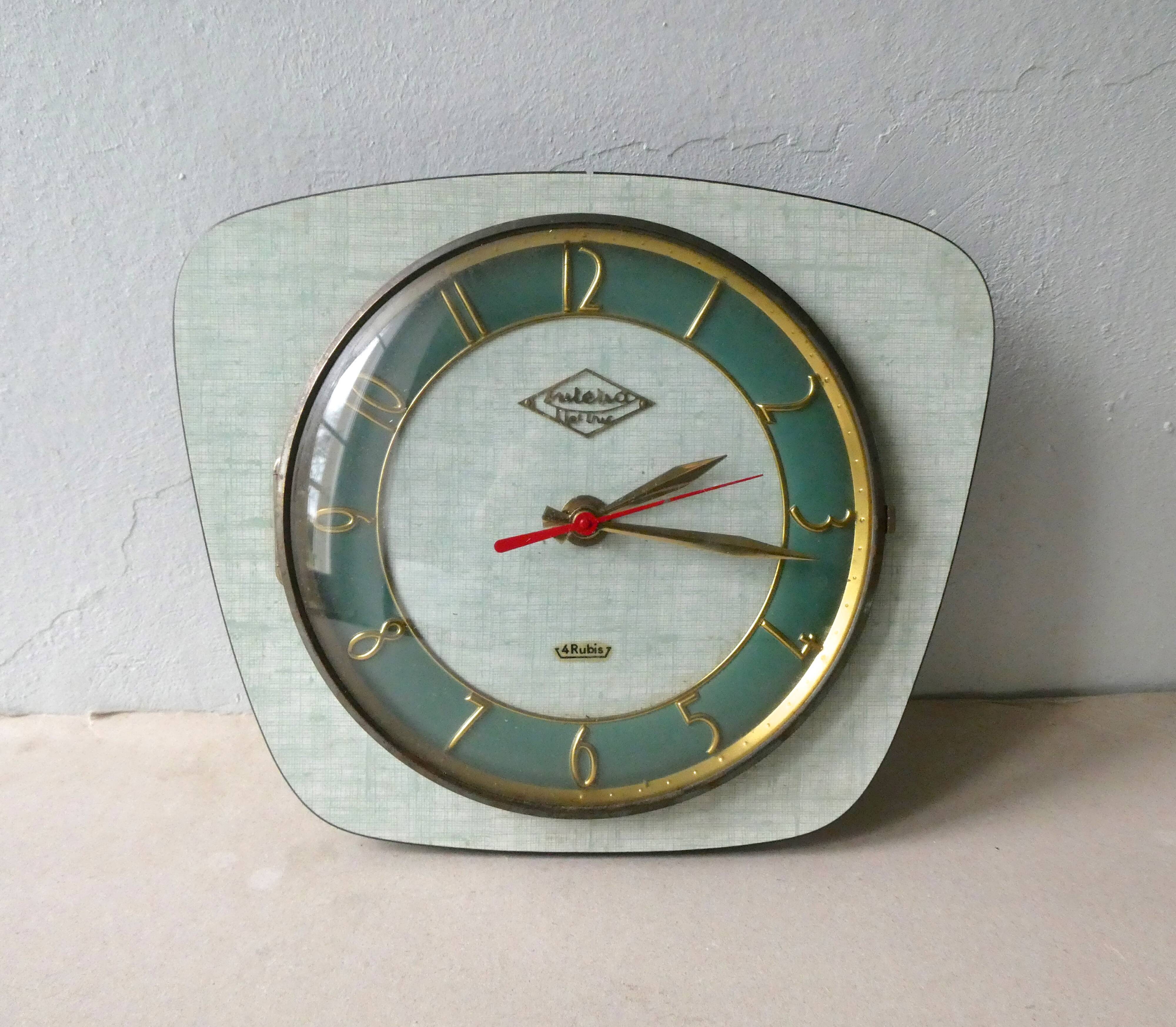 Pendulum wall clock Lutetia in green formica of the 1950s