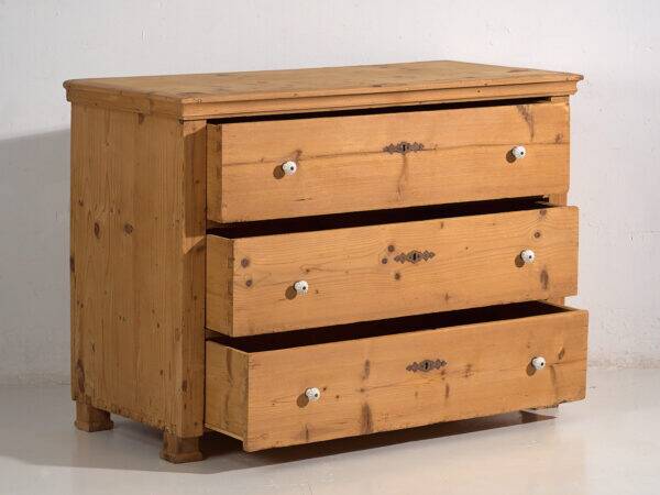 Antique solid wood chest of drawers (c.1920)