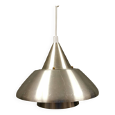 Lampe suspendue danoise en aluminium couleur argent avec intérieur laqué orange contrastant.