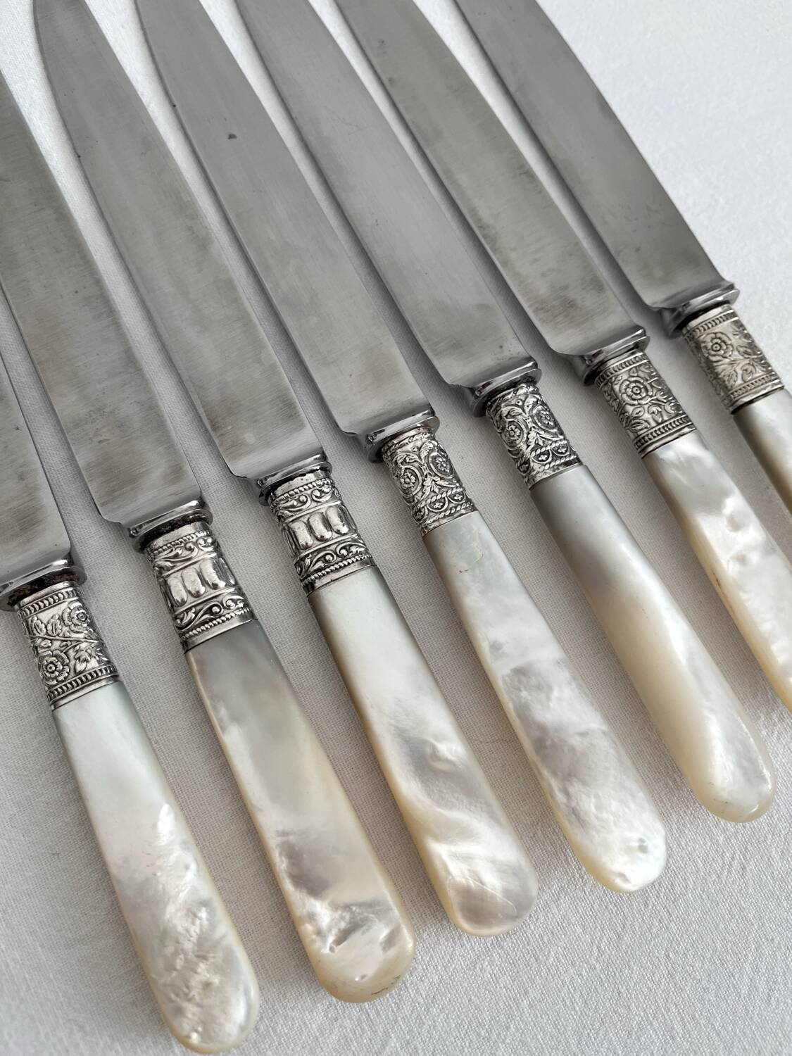 Antique table knives in mother-of-pearl and silver-plated metal