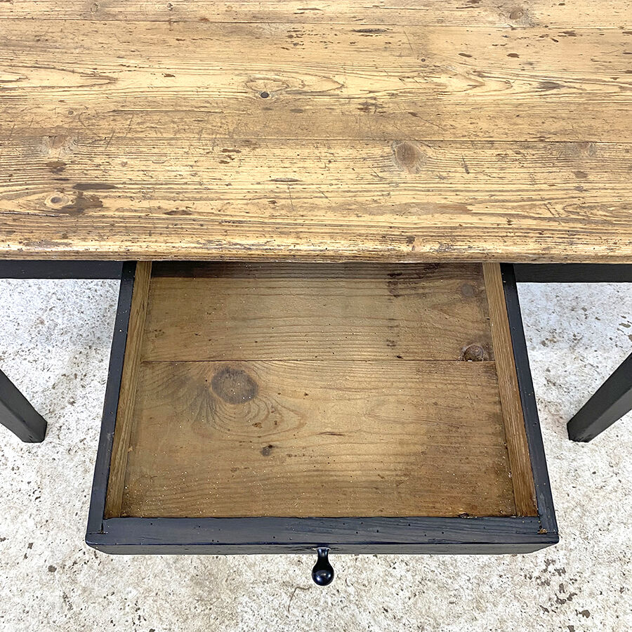 Varnished farmhouse table and blackened wood