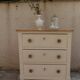 Petite commode classique sublimée en beige, plateau bois.