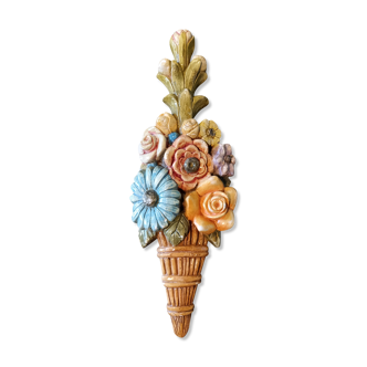 Wall decoration in slurry (flowers)