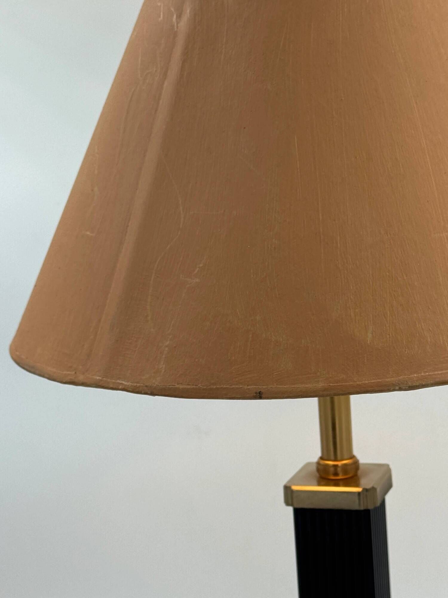 Vintage table lamp in black lacquer and gold metal, fluted column.