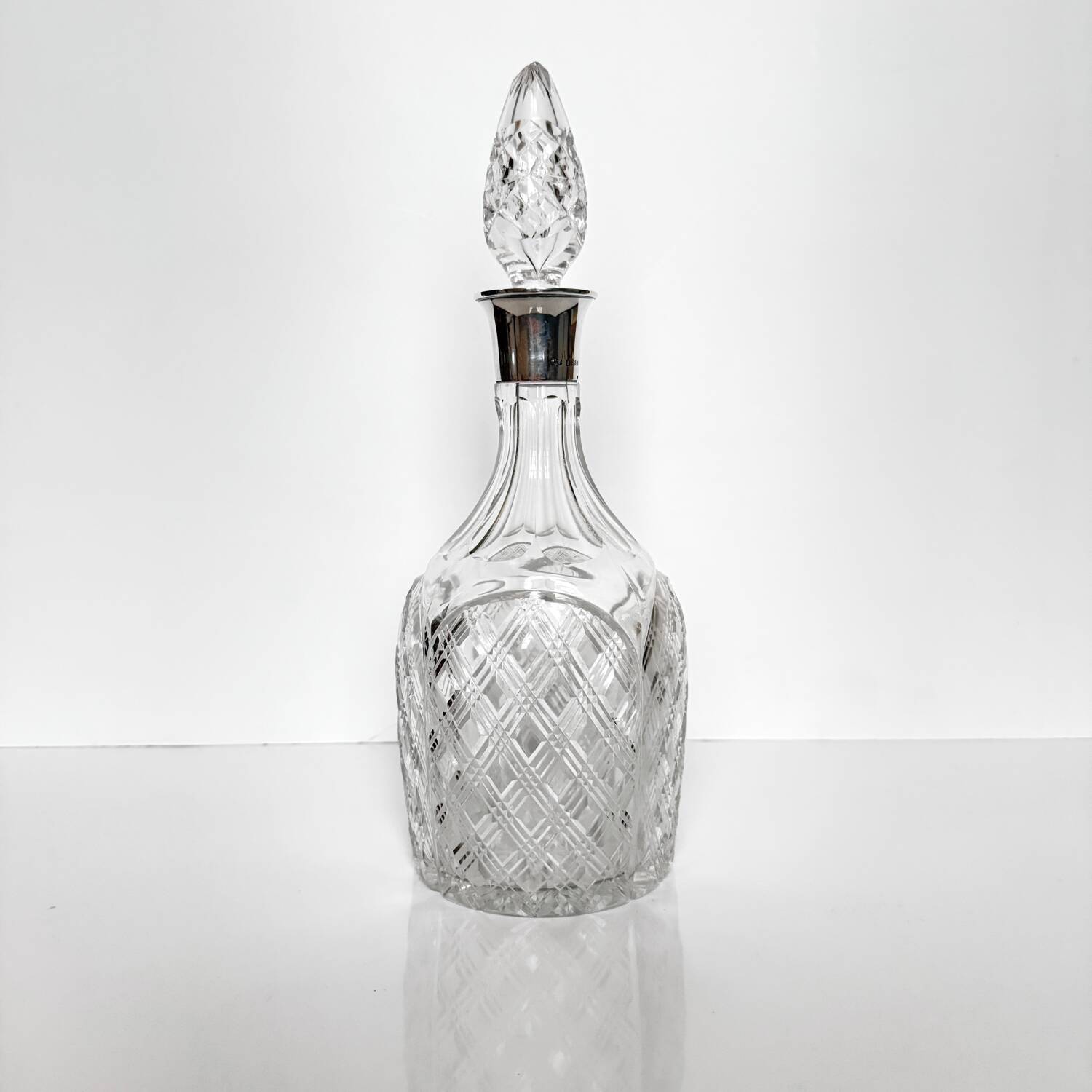 English carafe in crystal and silver