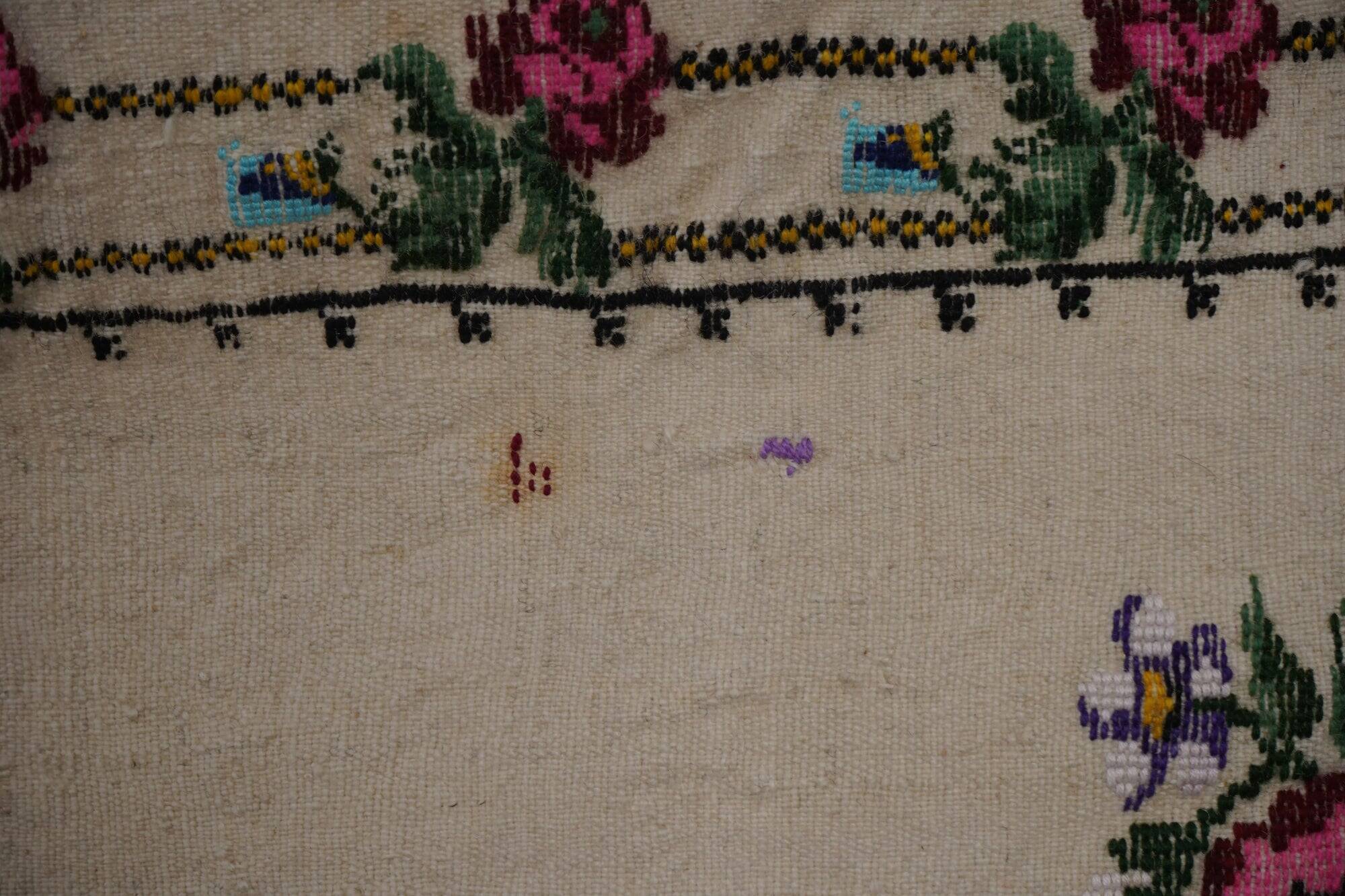 Vintage Turkish kilim, handwoven, 94x134 cm.