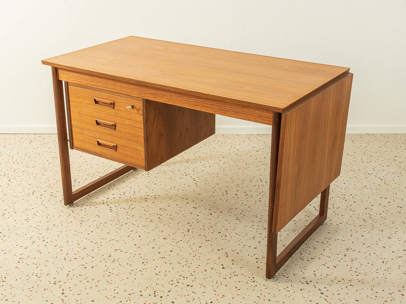 Bureau des années 1960, vintage