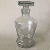 Small carafe in blown cut glass with engraved decoration of vine leaves and grapes, threaded stopper