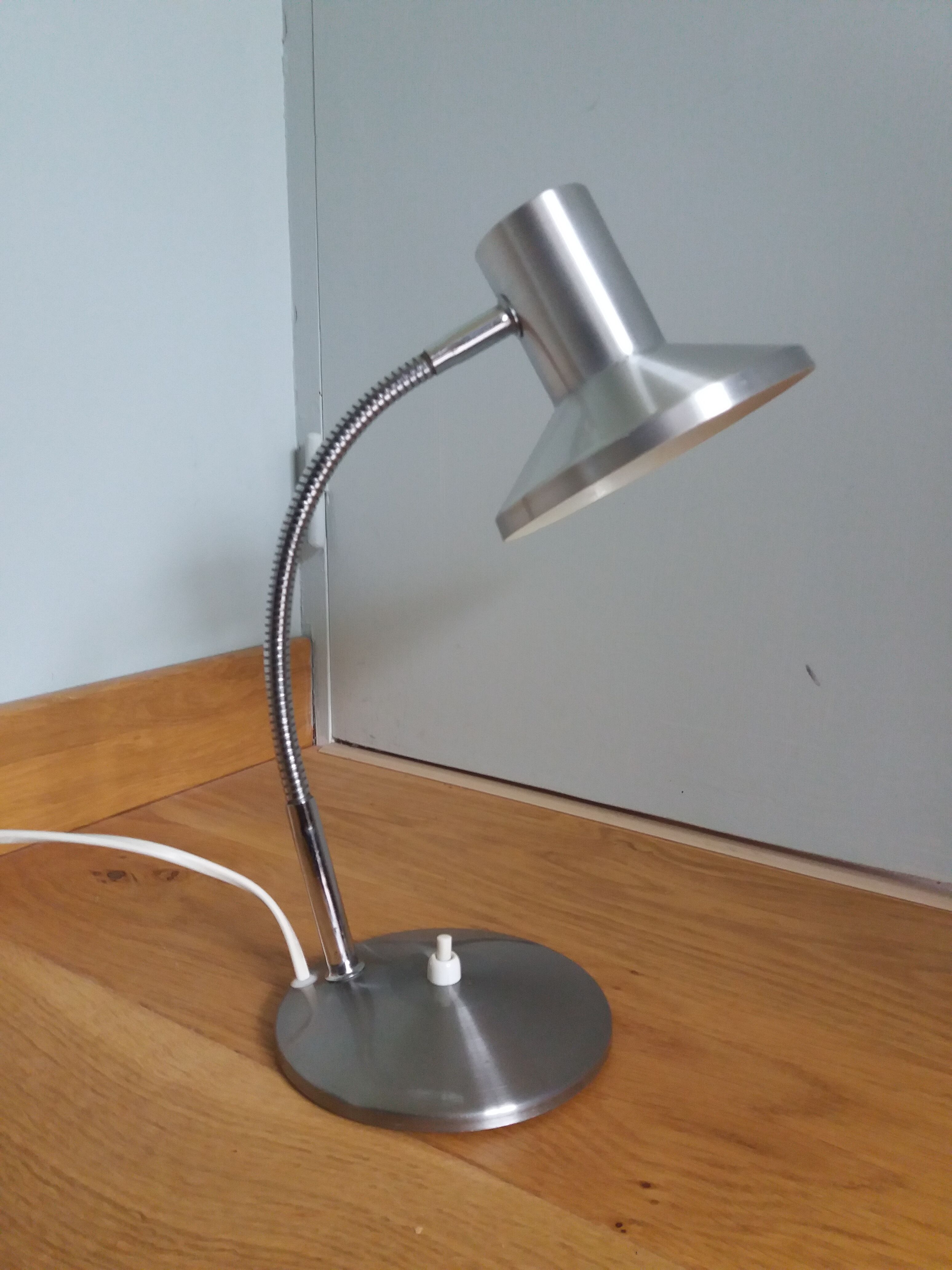 Silver flexible articulated lamp