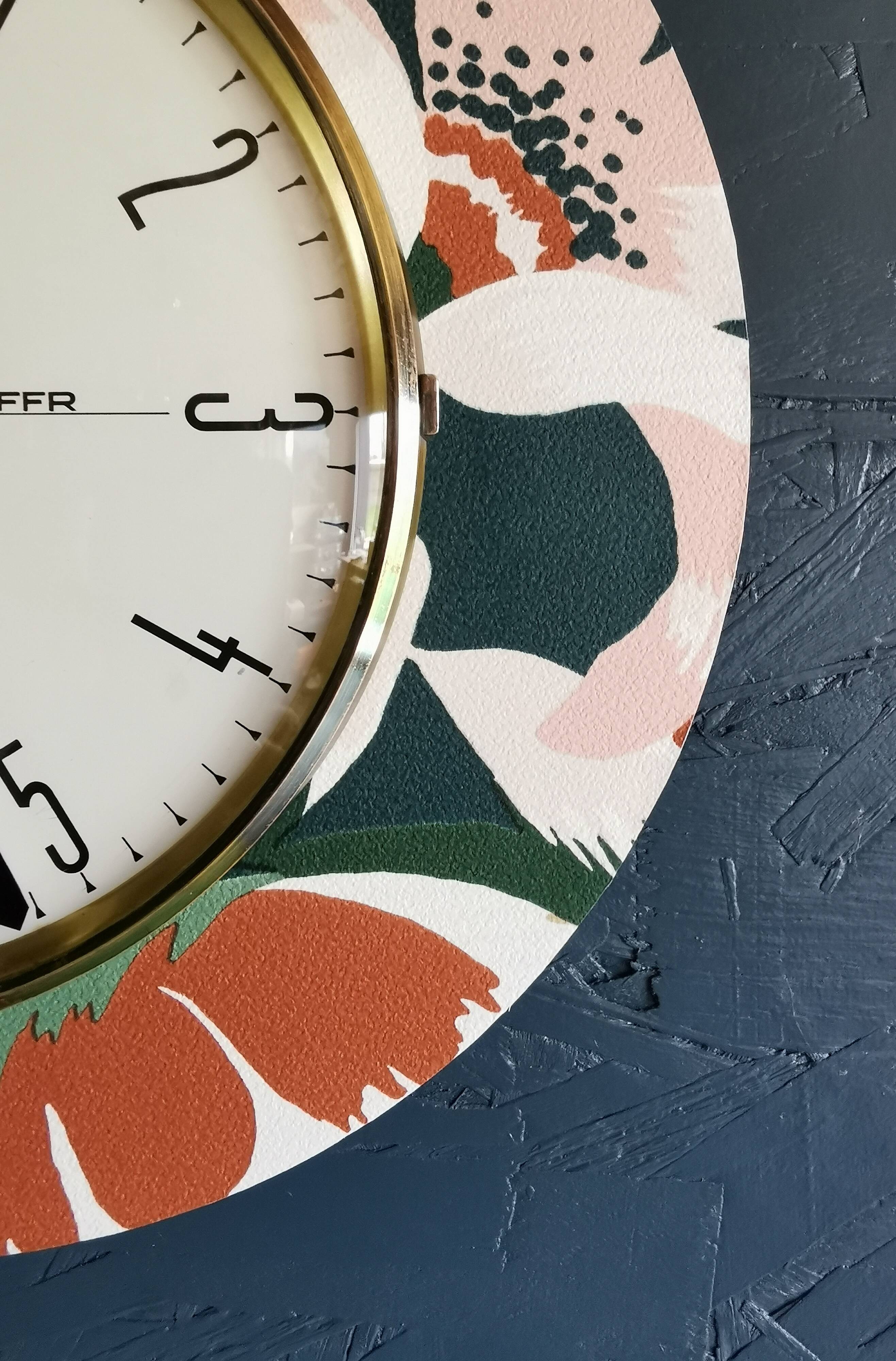 Vintage formica clock round silent wall pendulum "FFR terracotta green"