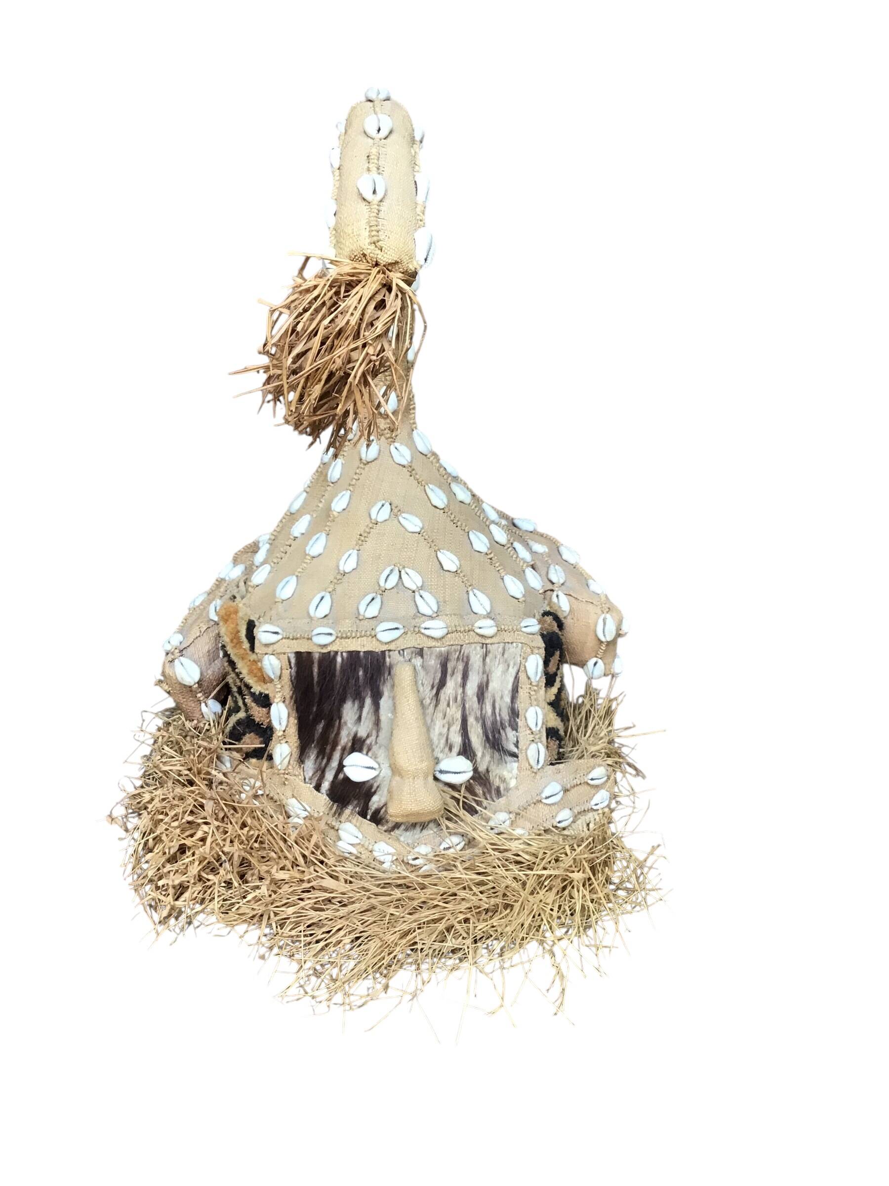 Masque-heaume éléphant Kuba Mukyeem / Mukenga – Congo – Cauris & raphia