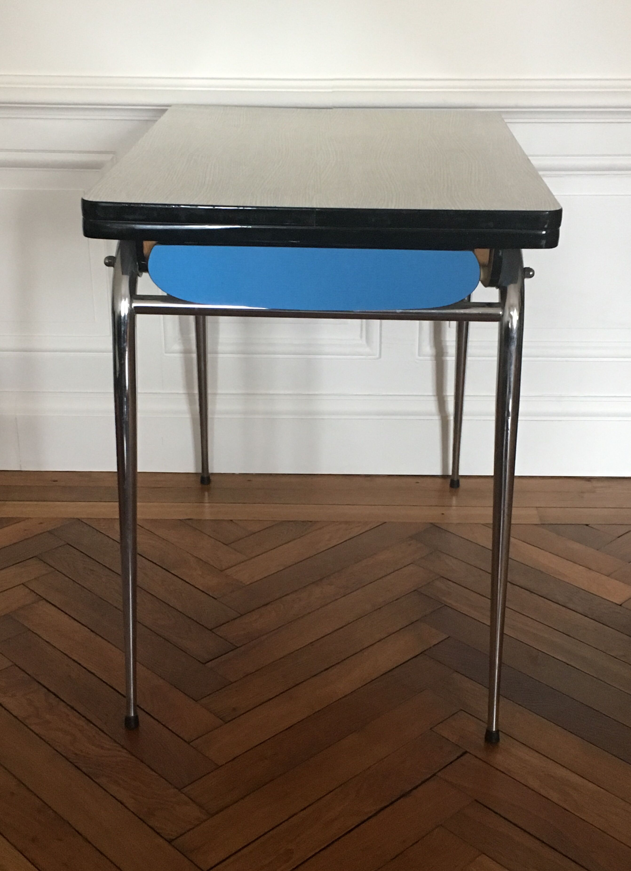 Extensible formica table with matching stool
