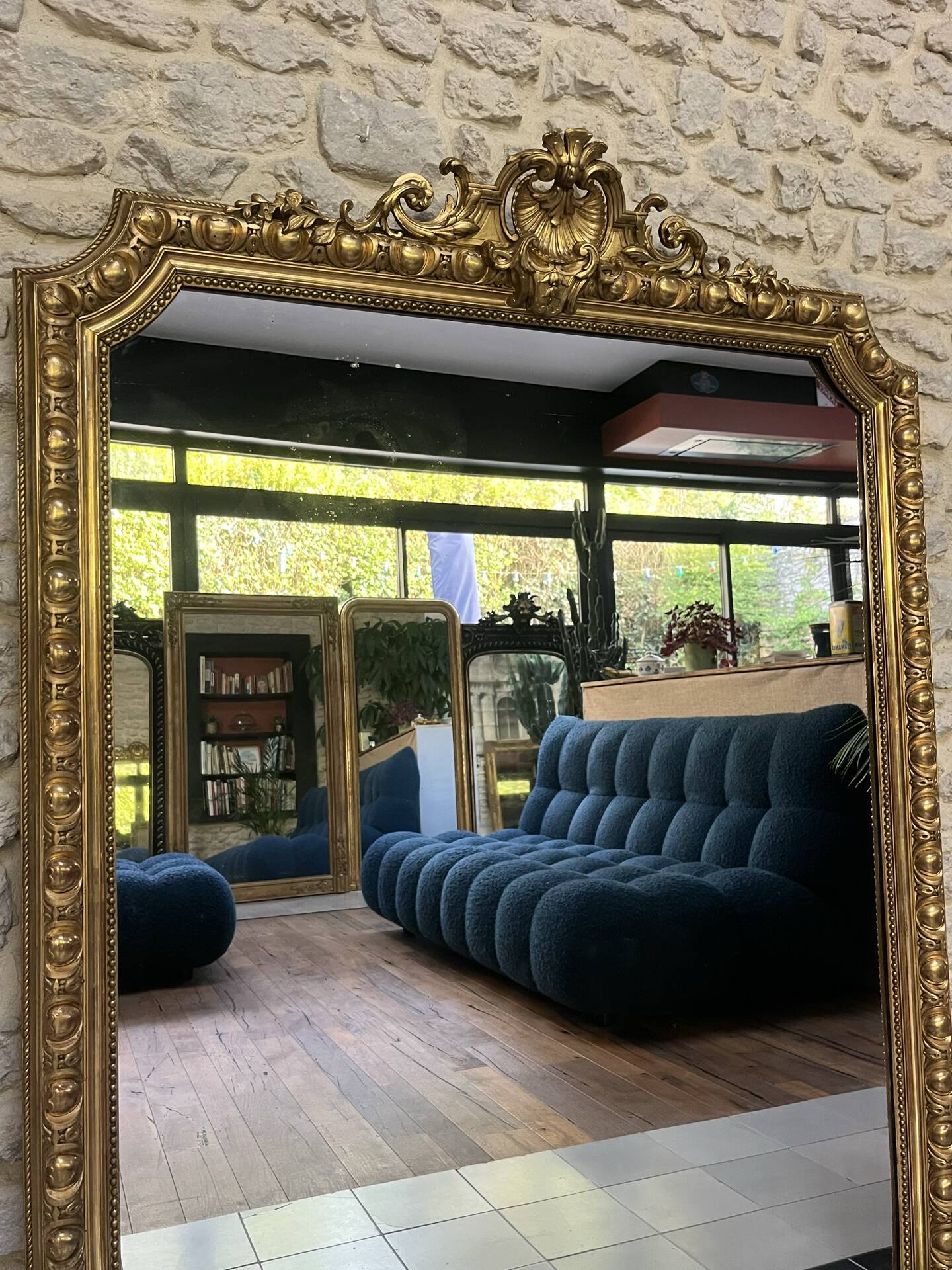 Miroir de cheminée Napoléon III 150,5/120cm, doré à la feuille d’or