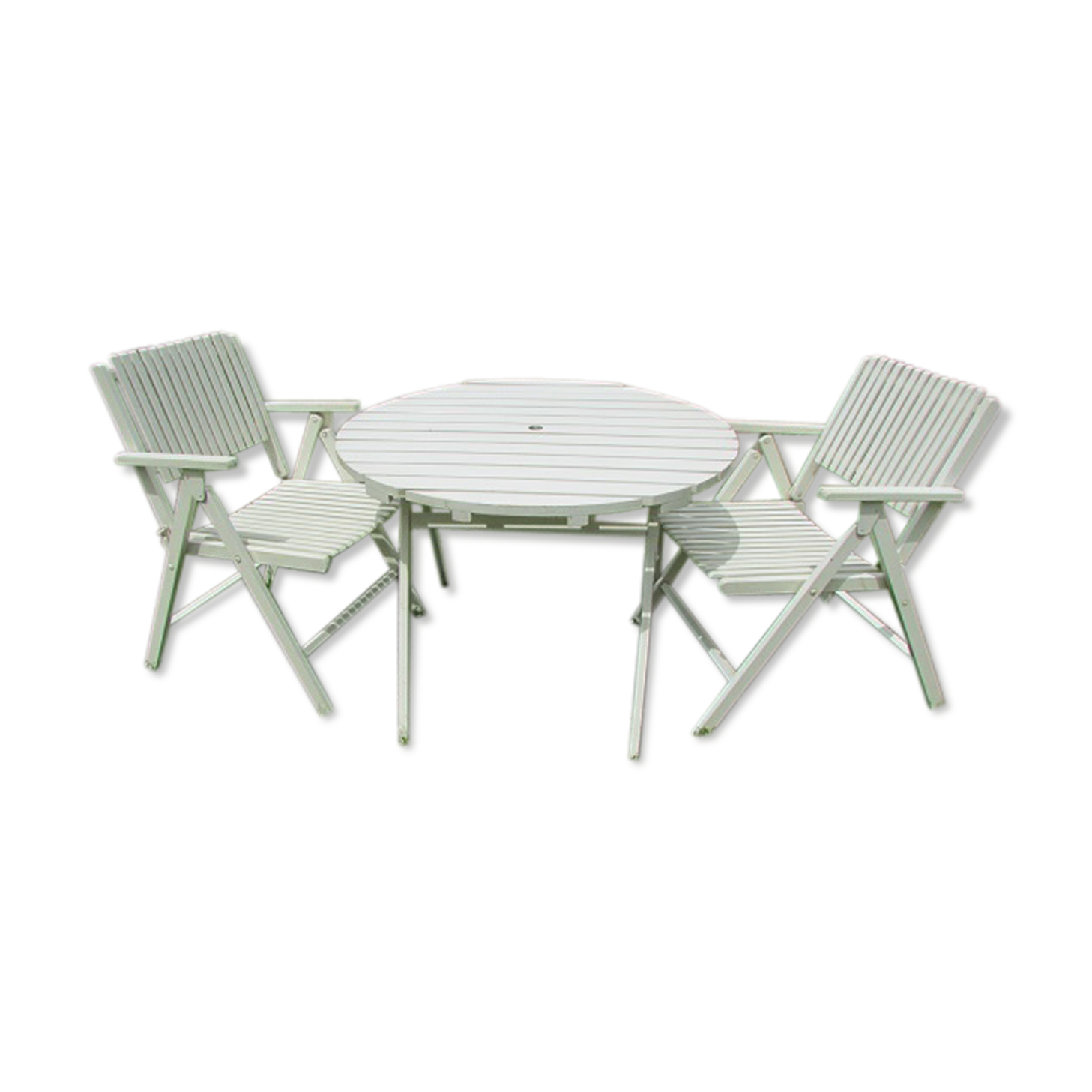 Table and 2 folding garden chairs