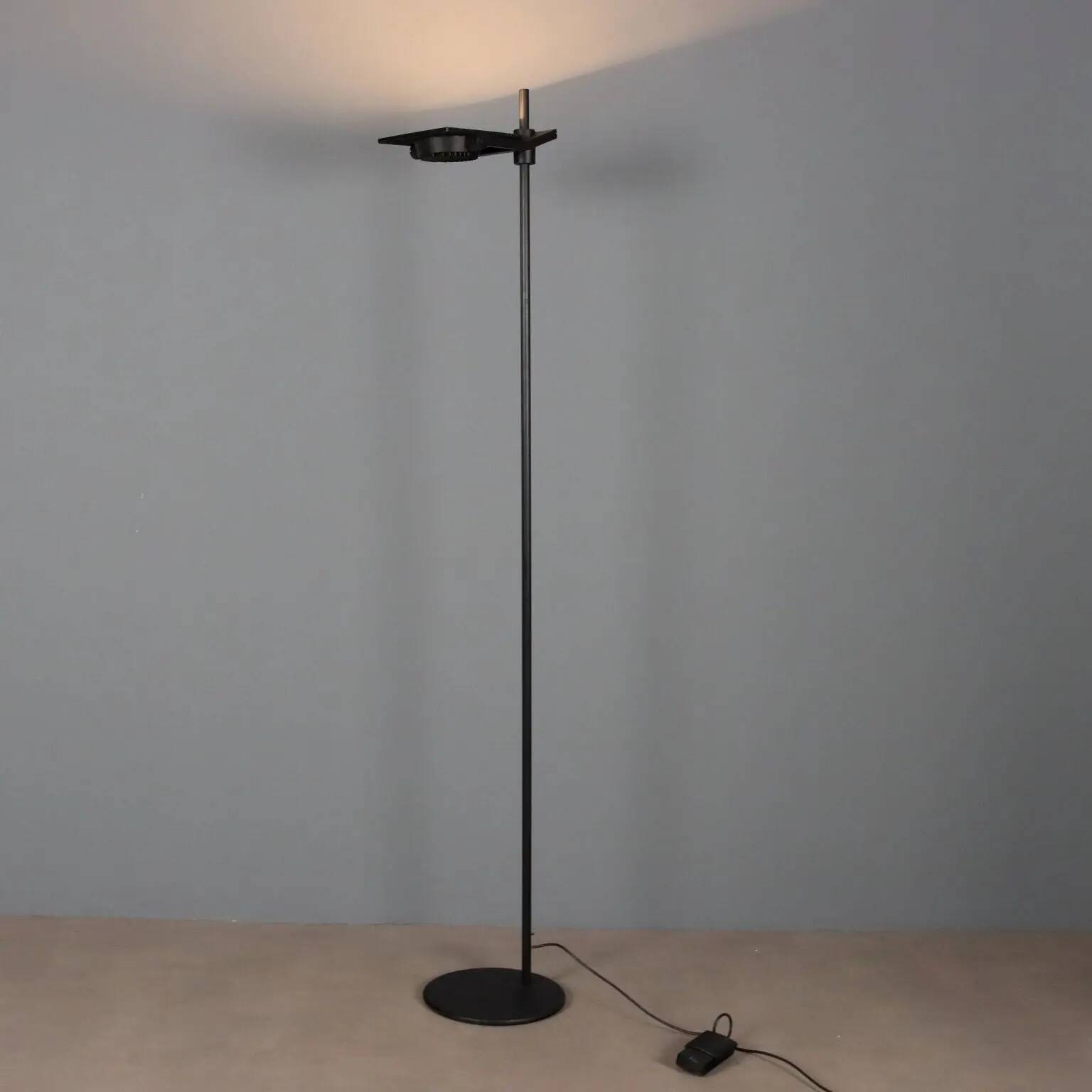 Vintage lacquered metal floor lamp, design, Italy, 1980s