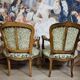 Paire de fauteuils style Louis XV, en bois massif finement sculpté